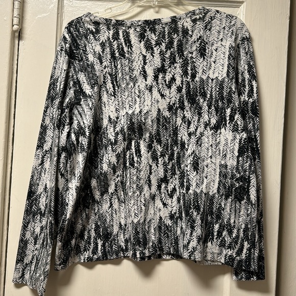 Long Sleeve V Neck - Picture 4 of 5